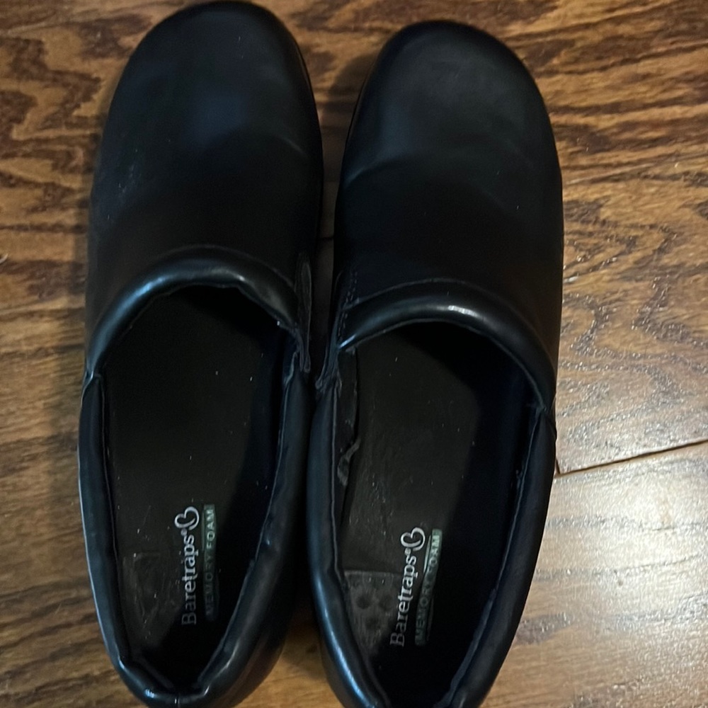 Women’s BareTraps  Memory Foam shoes